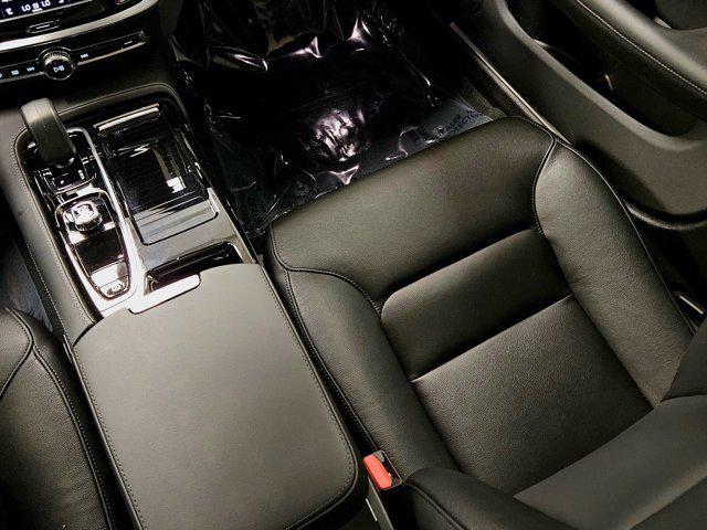 Photo of 2024 Onyx Black Metallic Volvo S60 Recharge Plug-In Hybrid