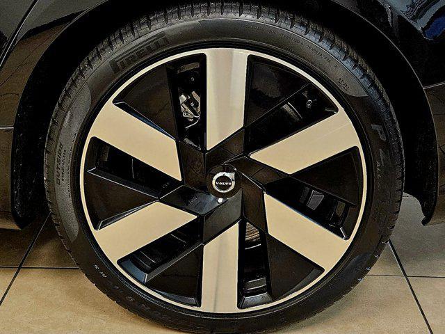 Photo of 2024 Onyx Black Metallic Volvo S60 Recharge Plug-In Hybrid