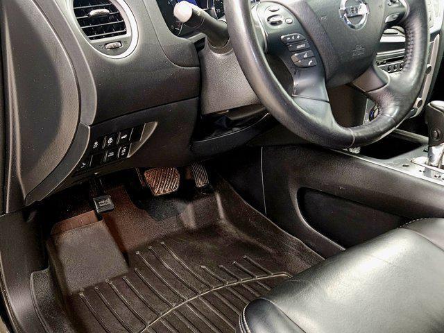 Photo of 2018 Magnetic Black Nissan Pathfinder