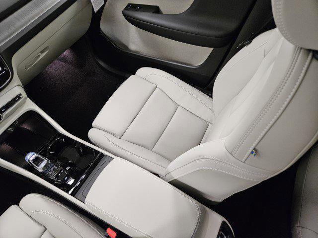 Photo of 2025 Sage Green Metallic Volvo XC40