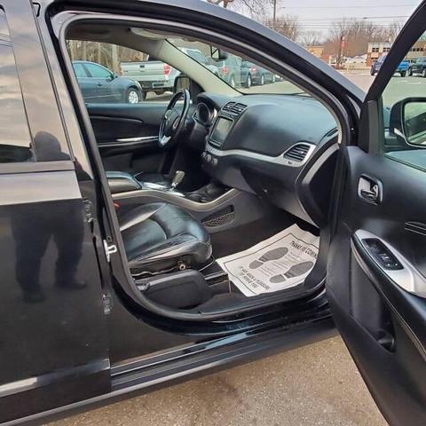 Photo of 2014 Pitch Black Clearcoat Dodge Journey