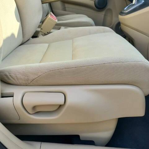 Photo of 2011 Polished Metal Metallic Honda CR-V