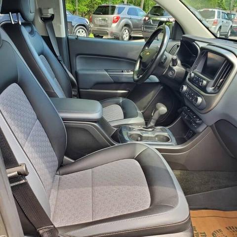 Photo of 2018 Deepwood Green Metallic Chevrolet Colorado