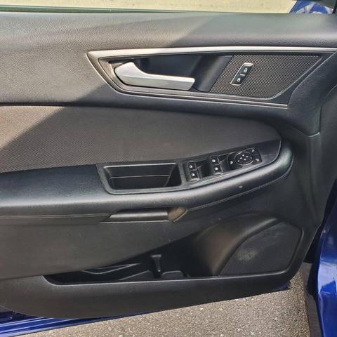 Photo of 2015 Blue Metallic Ford Edge