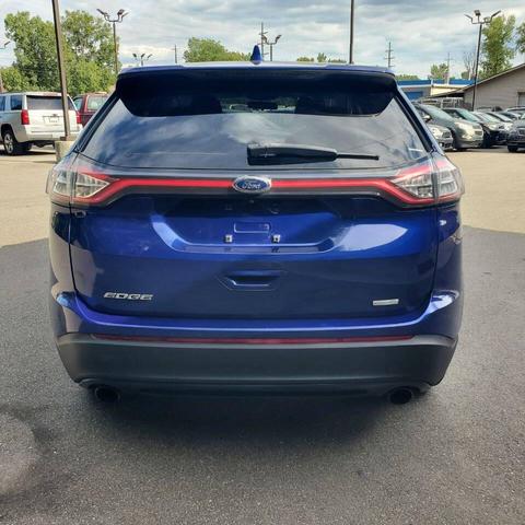 Photo of 2015 Blue Metallic Ford Edge