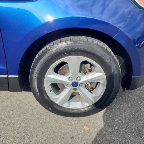 Photo of 2015 Blue Metallic Ford Edge