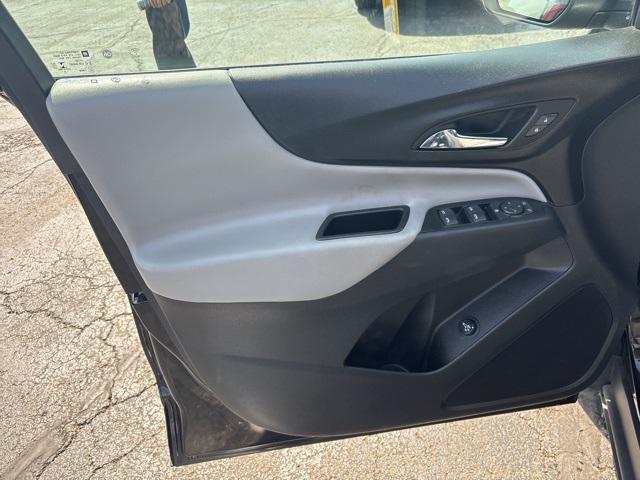 Photo of 2023 Mosaic Black Metallic Chevrolet Equinox