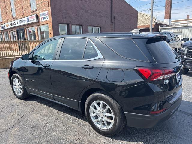 Photo of 2023 Mosaic Black Metallic Chevrolet Equinox