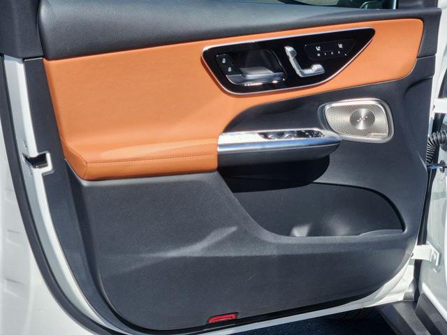 Photo of 2025 Polar White Mercedes-Benz GLC 350e