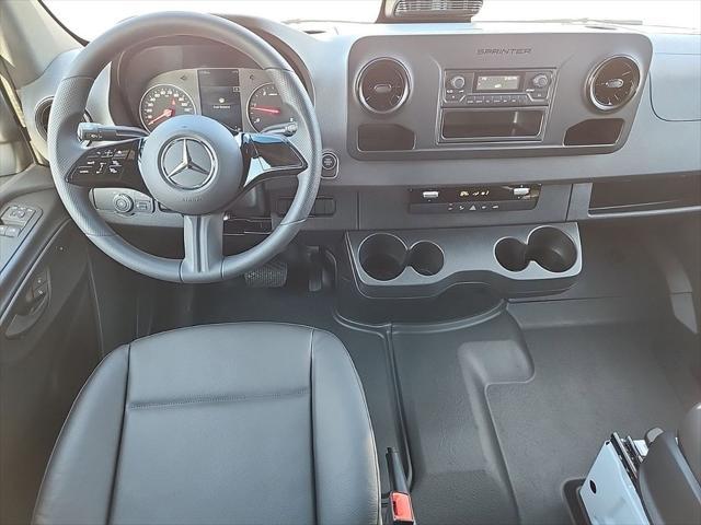 Photo of 2025 Arctic White Mercedes-Benz Sprinter 2500