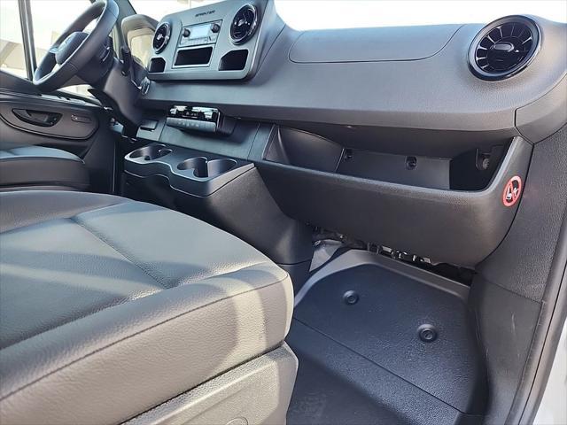 Photo of 2025 Arctic White Mercedes-Benz Sprinter 2500