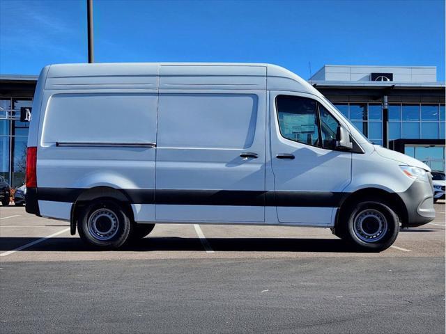 Photo of 2025 Arctic White Mercedes-Benz Sprinter 2500