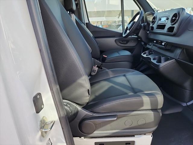 Photo of 2025 Arctic White Mercedes-Benz Sprinter 2500
