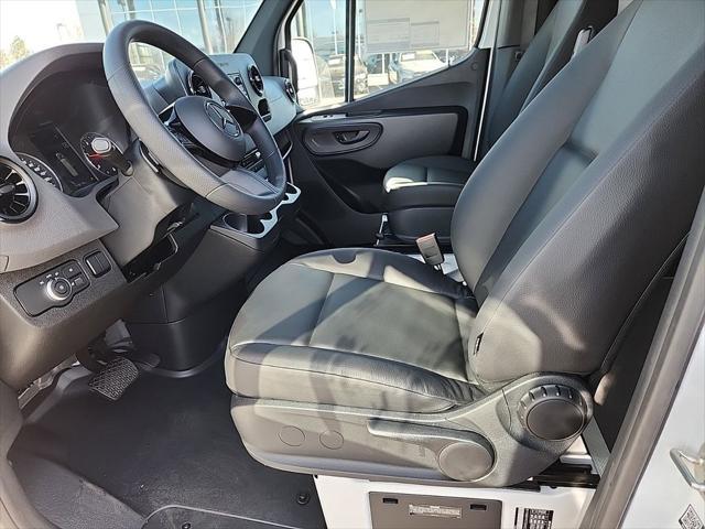 Photo of 2025 Arctic White Mercedes-Benz Sprinter 2500