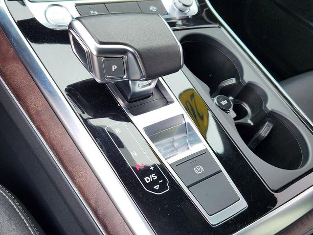 Photo of 2020 Orca Black Metallic Audi Q8