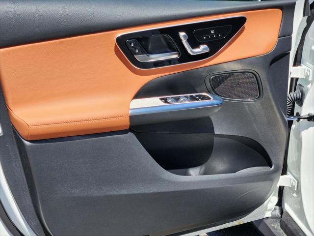 Photo of 2025 Polar White Mercedes-Benz GLC 300
