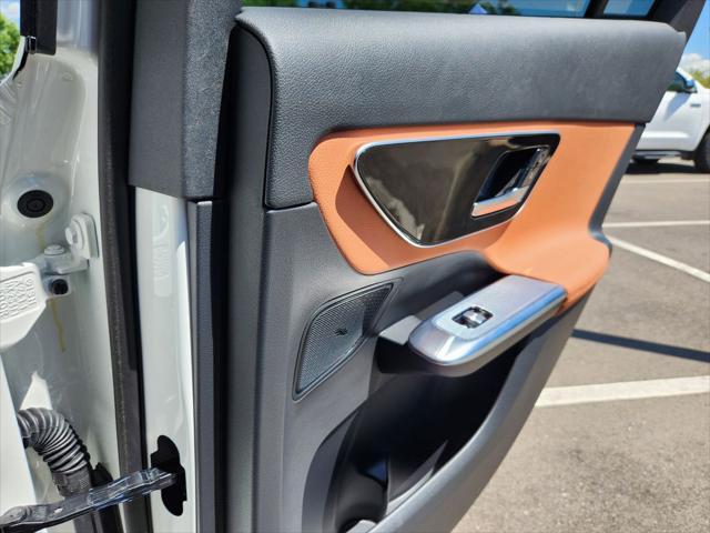 Photo of 2025 Polar White Mercedes-Benz GLC 300