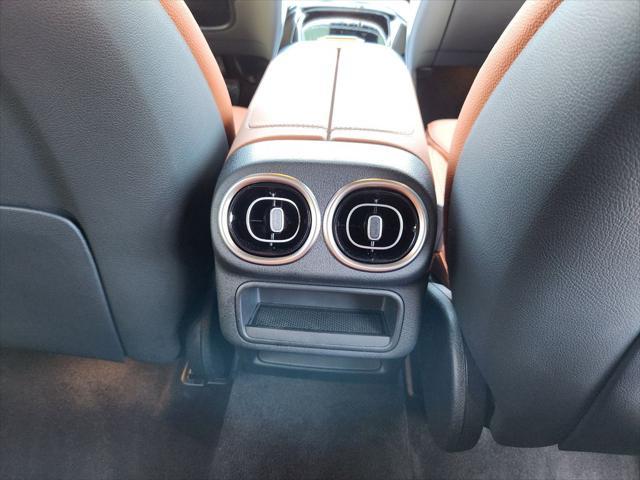 Photo of 2025 Polar White Mercedes-Benz GLC 300