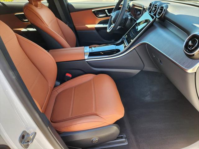 Photo of 2025 Polar White Mercedes-Benz GLC 300