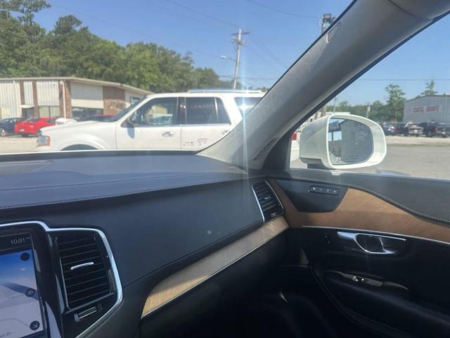 Photo of 2019 White Volvo XC90