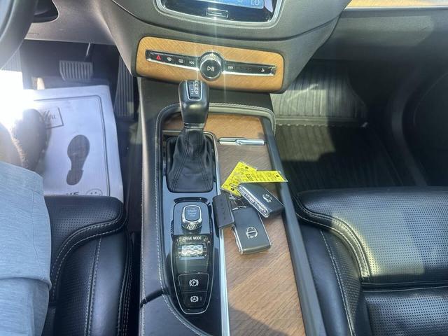 Photo of 2019 White Volvo XC90