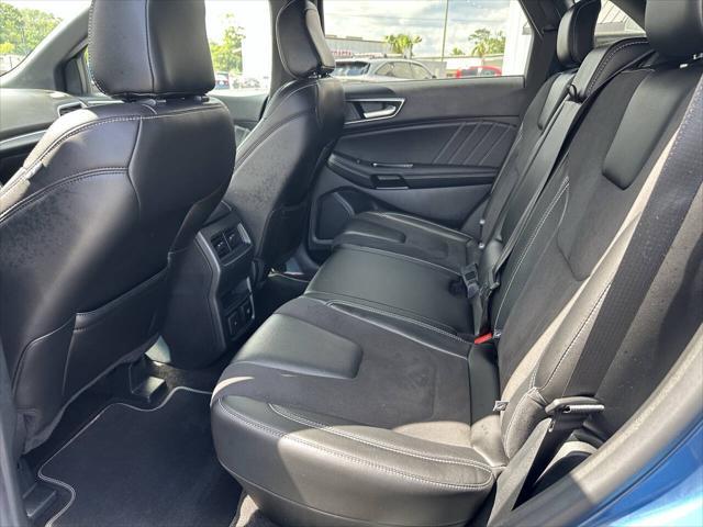 Photo of 2020 Blue Ford Edge