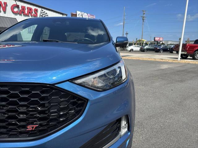 Photo of 2020 Blue Ford Edge