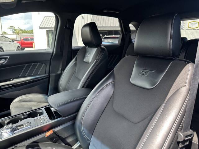 Photo of 2020 Blue Ford Edge