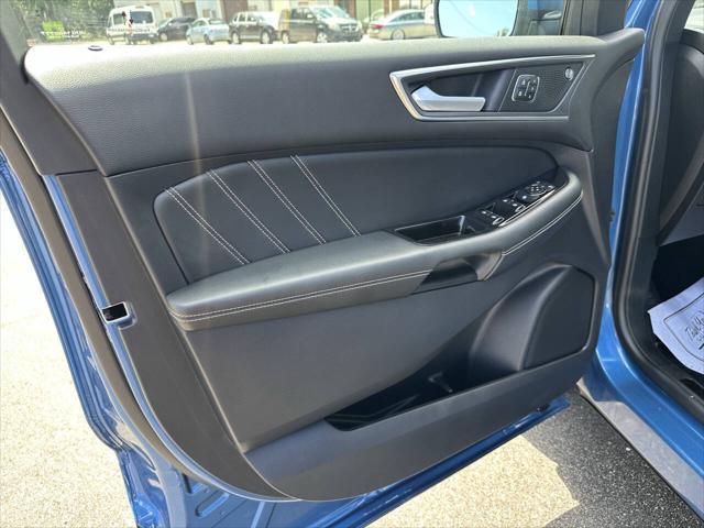 Photo of 2020 Blue Ford Edge
