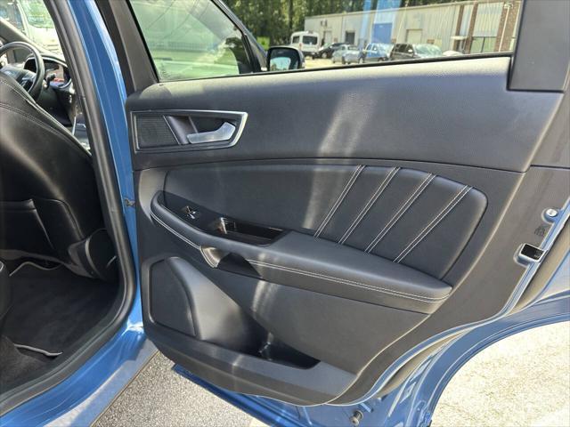 Photo of 2020 Blue Ford Edge