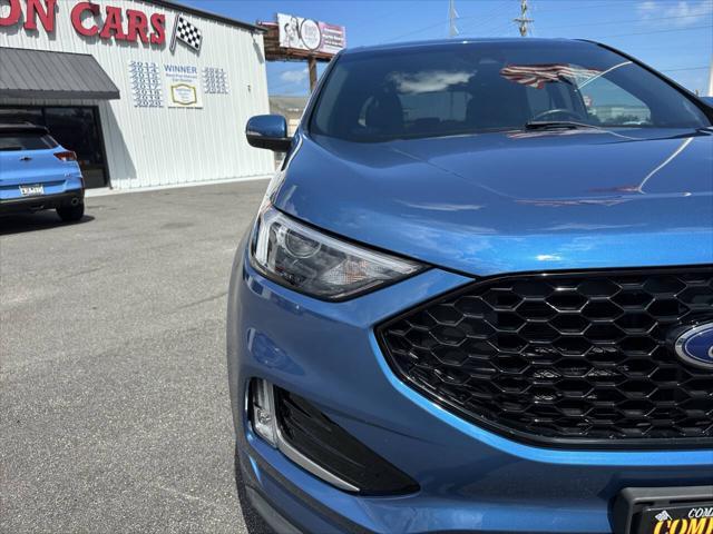 Photo of 2020 Blue Ford Edge