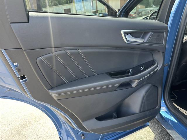 Photo of 2020 Blue Ford Edge