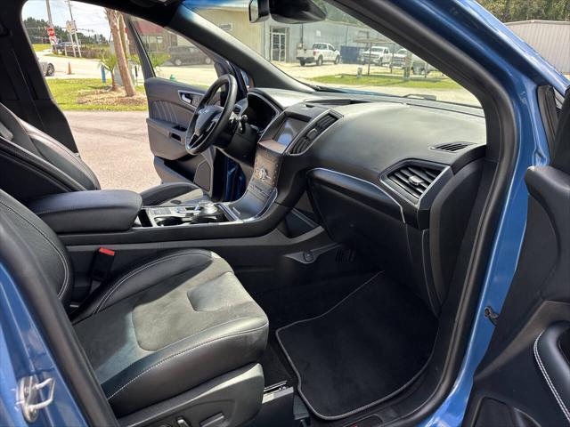 Photo of 2020 Blue Ford Edge