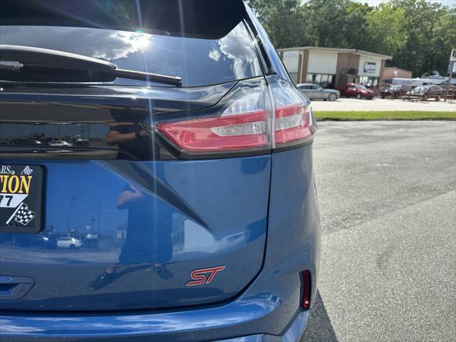 Photo of 2020 Blue Ford Edge