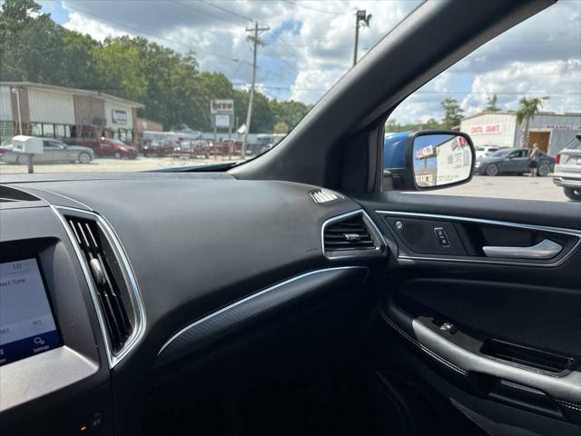 Photo of 2020 Blue Ford Edge