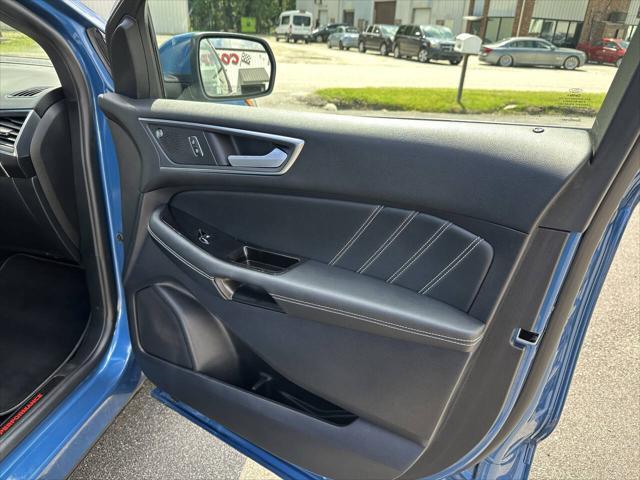 Photo of 2020 Blue Ford Edge