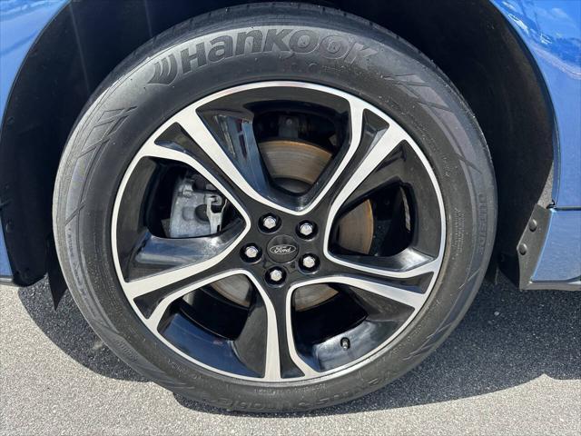 Photo of 2020 Blue Ford Edge