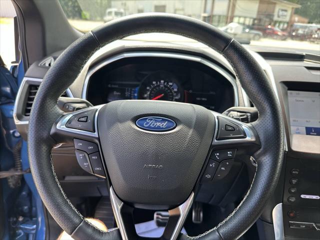 Photo of 2020 Blue Ford Edge