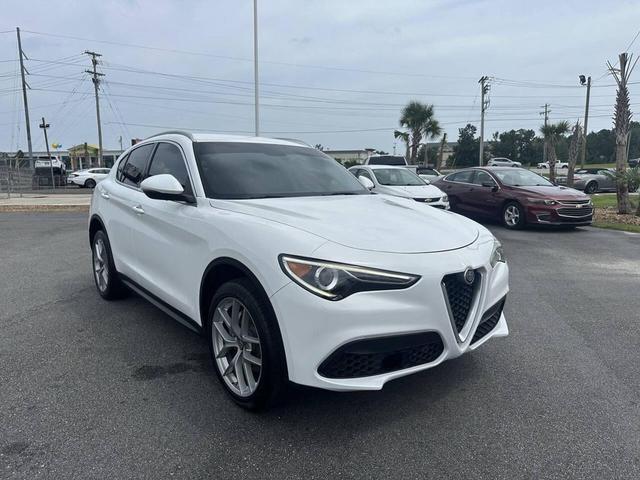 Photo of 2018 White Alfa Romeo Stelvio