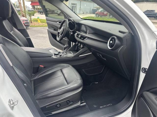 Photo of 2018 White Alfa Romeo Stelvio