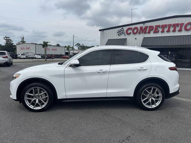 Photo of 2018 White Alfa Romeo Stelvio