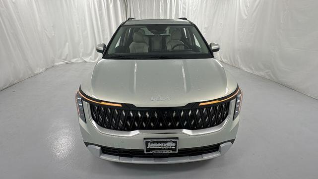 Photo of 2026 Silver Kia Carnival Hybrid