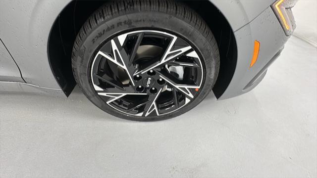 Photo of 2026 Gray Kia K5