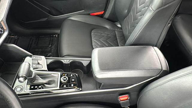 Photo of 2025 Gravity Gray Kia Sportage