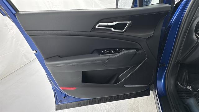 Photo of 2024 Sapphire Blue Kia Sportage