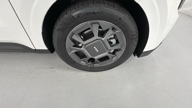 Photo of 2026 Snow White Pearl Kia Carnival Hybrid