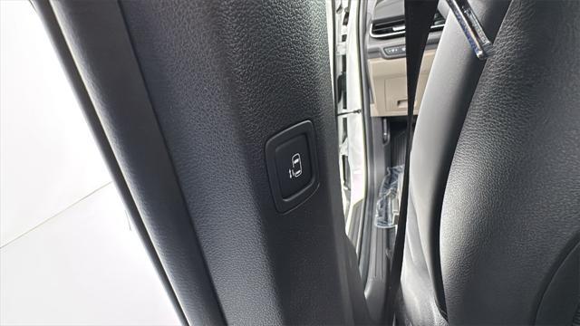 Photo of 2026 Snow White Pearl Kia Carnival Hybrid