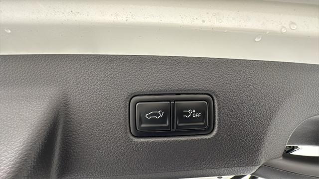 Photo of 2026 Snow White Pearl Kia Carnival Hybrid