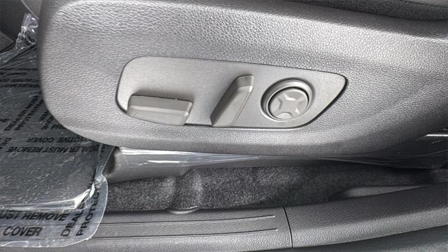 Photo of 2026 Snow White Pearl Kia Carnival Hybrid