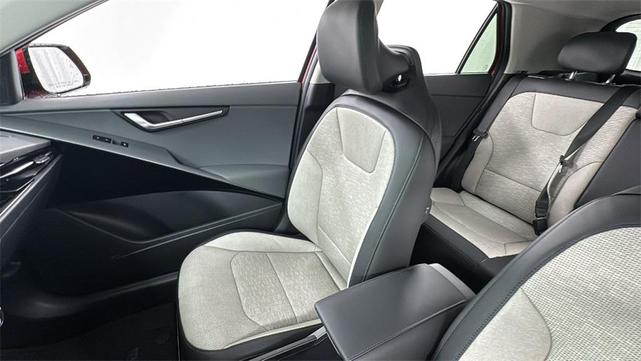 Photo of 2025 Runway Red Kia Niro